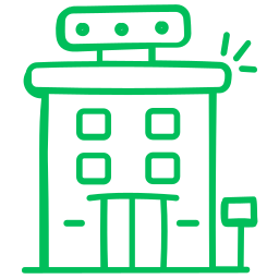 Dessin vert simple d'un bâtiment avec quatre fenêtres, une double porte, un panneau rectangulaire sur le toit et une petite boîte aux lettres ou un panneau de signalisation à droite - parfait pour illustrer la consigne bagages France ou le stockage bagages sécurisé.