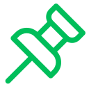 Une simple punaise verte est représentée sur un fond gris clair, symbolisant la consigne bagages France pour des solutions de stockage pratiques.