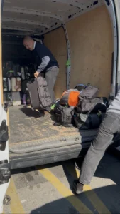 Consignment, delivery, porterage: which options for managing group luggage?