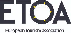 Logo de l'ETOA, l'association européenne du tourisme. Le « O » est stylisé en forme de boussole aux pointes jaunes, évoquant des éléments indispensables au voyage, comme la livraison de bagages. Le nom du groupe apparaît sous les grandes lettres « ETOA ».